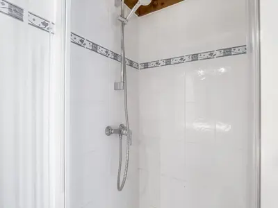 Salle de bains dans l'établissement Maison Jumelée à Biscarrosse Plage, Proche Océan et Centre, 6 Pers, Parking Privé, Récent, Non Fumeur - FR-1-521-67