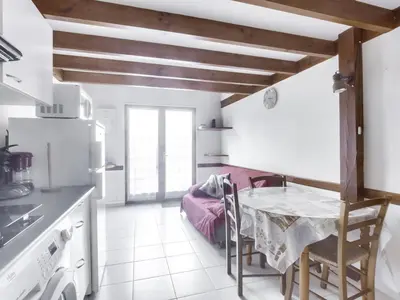 Cuisine ou kitchenette dans l'établissement Maison Jumelée à Biscarrosse Plage, Proche Océan et Centre, 6 Pers, Parking Privé, Récent, Non Fumeur - FR-1-521-67