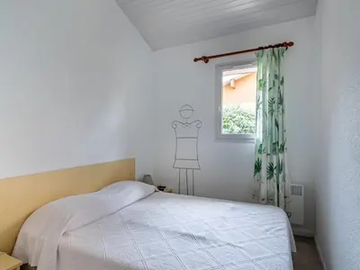 Un ou plusieurs lits dans un hébergement de l'établissement Maison mitoyenne à 300m des plages, Biscarrosse Plage, pour 4 personnes - FR-1-521-76