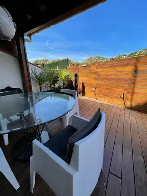 Vue générale sur la montagne ou vue sur la montagne depuis la villa