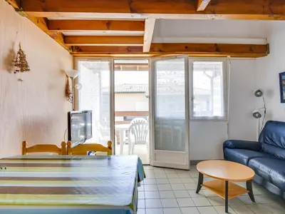 Coin salon dans l'établissement Duplex à Biscarrosse Plage pour 4 pers., proche océan, balcon et équipements complets - FR-1-521-77