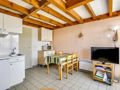 Cuisine ou kitchenette dans l'établissement Duplex à Biscarrosse Plage pour 4 pers., proche océan, balcon et équipements complets - FR-1-521-77