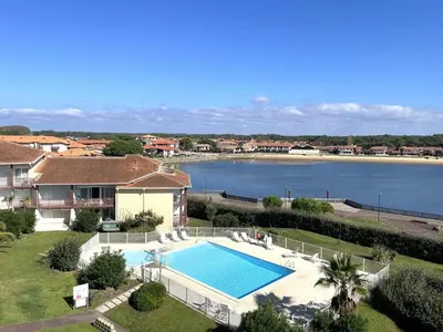 Piscine de l'établissement T3 Duplex avec Terrasse - Animaux Acceptés - Piscine - FR-1-379-115 ou située à proximité
