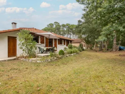 Jardin de l'établissement Holiday Home Marguerite by Interhome