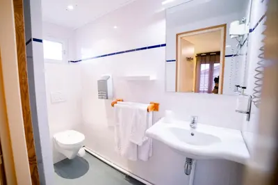 Salle de bains dans l'établissement Hotel Atlantique