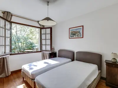 Un ou plusieurs lits dans un hébergement de l'établissement Maison Landaise à 6 Pers., 3 Ch., Jardin Clos, Proche Plages & Commerces - FR-1-521-80