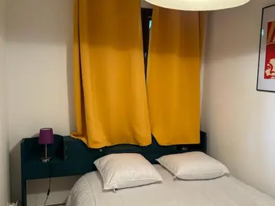 Un ou plusieurs lits dans un hébergement de l'établissement Maison Landaise à 6 Pers., 3 Ch., Jardin Clos, Proche Plages & Commerces - FR-1-521-80