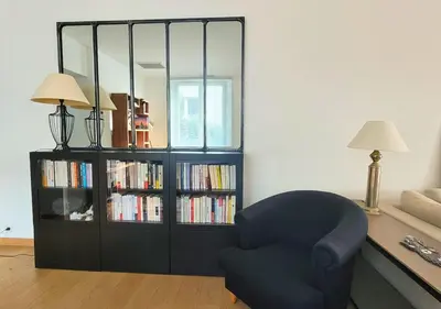 Bibliothèque dans l'appartement