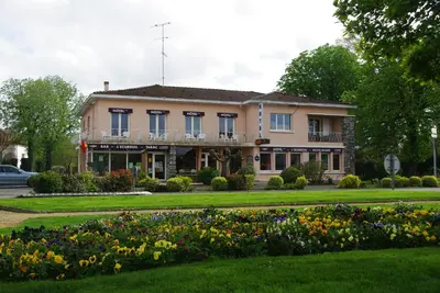 Jardin de l'établissement Hotel Bar Tabac Point Chaud L'Ecureuil