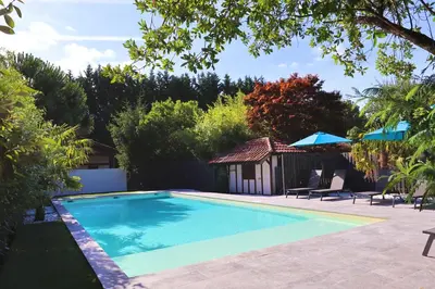 Piscine de l'établissement Domaine La Castilha ou située à proximité