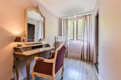 Un ou plusieurs lits dans un hébergement de l'établissement Logis Hôtel le Commerce- Darracq