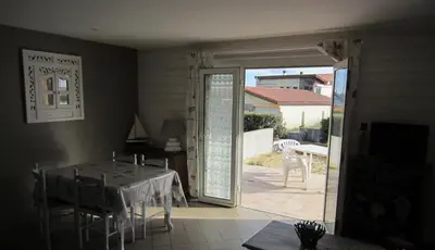 Coin salon dans l'établissement Appartement Pour 4 Personnes Dans Villa Dans Le Vent