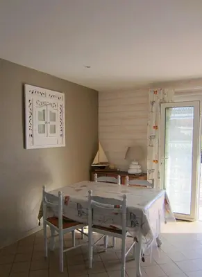Coin salon dans l'établissement Appartement Pour 4 Personnes Dans Villa Dans Le Vent