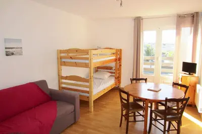 Un ou plusieurs lits dans un hébergement de l'établissement Appartement Pour 4 Personnes Face A La Plage De La Graviere- Residence San Michele