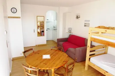 Un ou plusieurs lits dans un hébergement de l'établissement Appartement Pour 4 Personnes Face A La Plage De La Graviere- Residence San Michele