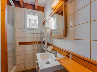 Salle de bains dans l'établissement Maison T3 près du lac de Biscarrosse, secteur boisé, terrasse & jardin, pour 4 pers., 2 étoiles - FR-1-521-96