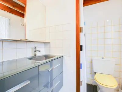 Salle de bains dans l'établissement Maison cosy à Biscarrosse Lac pour 6 pers, proche plage, parking privé - FR-1-521-97