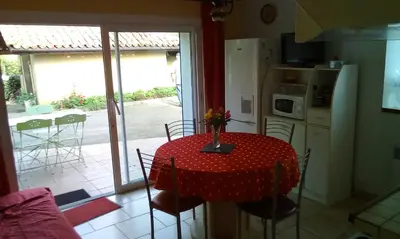 Cuisine ou kitchenette dans l'établissement Appartement a la campagne