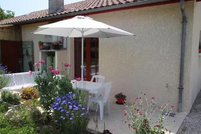 Jardin de l'établissement LE Gîte DE LA GRANGE DE BROUSTIC