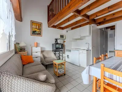 Cuisine ou kitchenette dans l'établissement Spacieux Duplex 6 pers, à 300m de l'Océan, 2 Chambres, Balcon Sud - FR-1-521-99