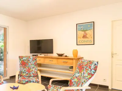 Télévision ou salle de divertissement dans l'établissement Holiday Home La Lette II Albizzias by Interhome