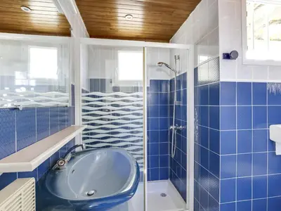 Salle de bains dans l'établissement Maison confortable à Biscarrosse Plage, 6 pers, proche centre et plages - FR-1-521-108