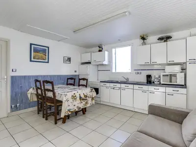 Cuisine ou kitchenette dans l'établissement Maison confortable à Biscarrosse Plage, 6 pers, proche centre et plages - FR-1-521-108