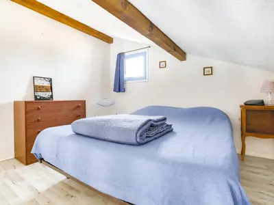 Un ou plusieurs lits dans un hébergement de l'établissement Studio mezzanine à 300m de la plage avec parking - FR-1-521-48