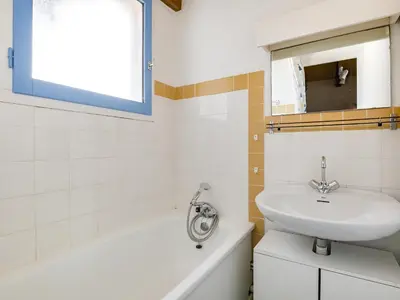 Salle de bains dans l'établissement Studio mezzanine à 300m de la plage avec parking - FR-1-521-48