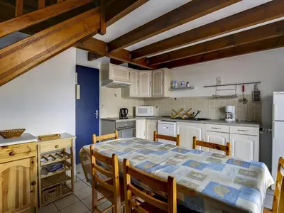 Cuisine ou kitchenette dans l'établissement Biscarrosse Plage: Appartement T2 Mezzanine, 250m de la mer - FR-1-521-49