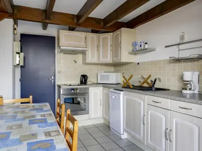 Cuisine ou kitchenette dans l'établissement Biscarrosse Plage: Appartement T2 Mezzanine, 250m de la mer - FR-1-521-49