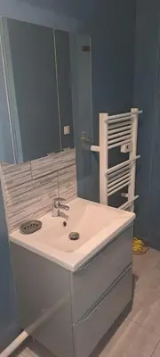 Salle de bains dans l'établissement Appartement T1 central pour cures courts séjours