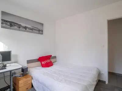 Un ou plusieurs lits dans un hébergement de l'établissement Maison contemporaine à Biscarrosse Lac - 6 pers, proche lac, jardin, quartier calme, avec WIFI - FR-1-521-112