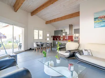Coin salon dans l'établissement Maison contemporaine à Biscarrosse Lac - 6 pers, proche lac, jardin, quartier calme, avec WIFI - FR-1-521-112