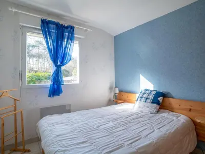 Un ou plusieurs lits dans un hébergement de l'établissement Maison contemporaine à Biscarrosse Lac - 6 pers, proche lac, jardin, quartier calme, avec WIFI - FR-1-521-112
