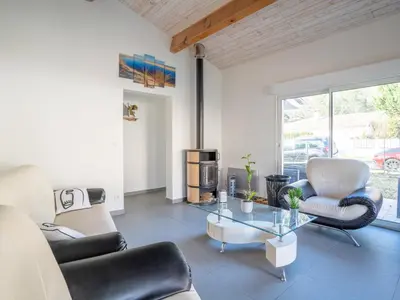 Coin salon dans l'établissement Maison contemporaine à Biscarrosse Lac - 6 pers, proche lac, jardin, quartier calme, avec WIFI - FR-1-521-112