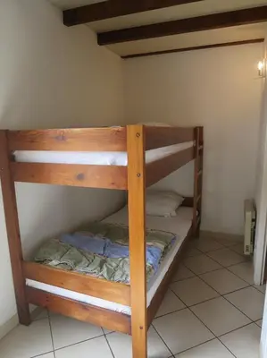 Un ou plusieurs lits dans un hébergement de l'établissement Maison mitoyenne proche de la plage