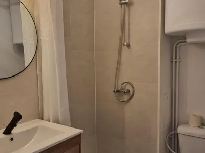 Salle de bains dans l'établissement Appartement T2 - 3 pers - à 400m de la plage, centre station, avec loggia - Biscarrosse Plage - FR-1-521-120