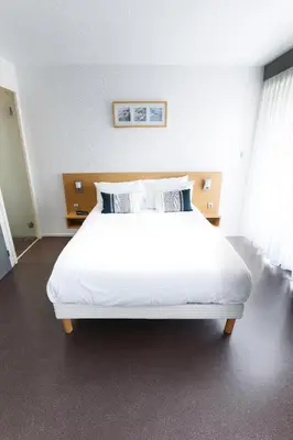 Un ou plusieurs lits dans un hébergement de l'établissement Hotel Thermes Les Ecureuils-Dax