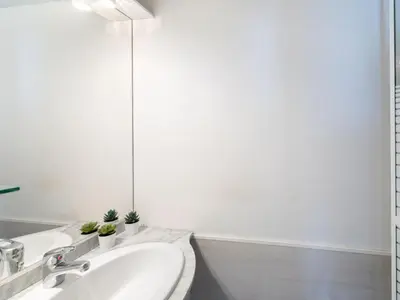 Salle de bains dans l'établissement Holiday Home lotissement Les Rives de Capbreton by Interhome