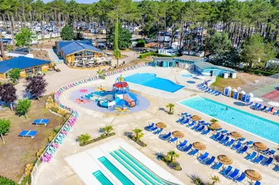 Piscine de l'établissement Les Dunes de Contis ou située à proximité