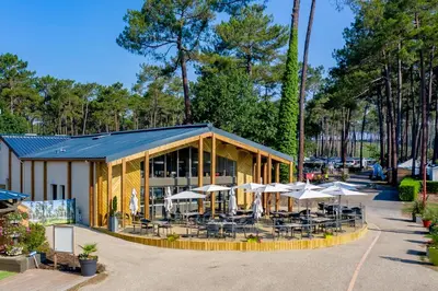 Restaurant ou autre lieu de restauration dans l'établissement Les Dunes de Contis