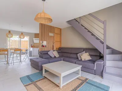 Coin salon dans l'établissement Maison Mitoyenne Près de l'Océan à Biscarrosse - 6 Couchages, Terrasse, Parking - FR-1-521-121