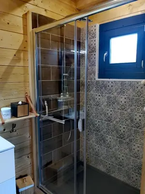 Salle de bains dans l'établissement La KJOTTE