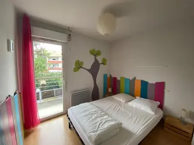 Un ou plusieurs lits dans un hébergement de l'établissement Maison à deux pas de la plage avec jardin et parking - FR-1-413-86