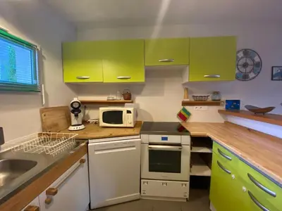 Cuisine ou kitchenette dans l'établissement Maison à deux pas de la plage avec jardin et parking - FR-1-413-86