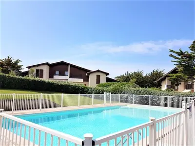 Piscine de l'établissement Réf 272,Seignosse océan, Villa Patio à 150m de la plage, avec place de parking et piscine commune , 4 personnes ou située à proximité