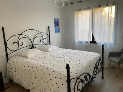 Un ou plusieurs lits dans un hébergement de l'établissement Villa L'espourguit proche de l'océan et de la forêt
