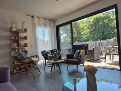 Coin salon dans l'établissement Villa L'espourguit proche de l'océan et de la forêt