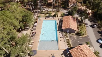 Piscine de l'établissement Airial du Seignanx ou située à proximité